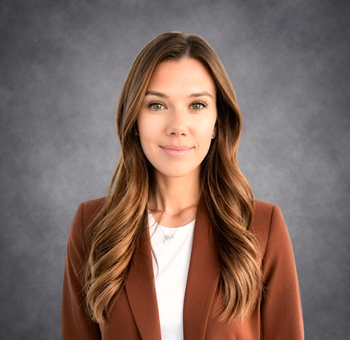 Photo of Amanda Marshall, Vice President of Marketing, with ADVANTAGE.